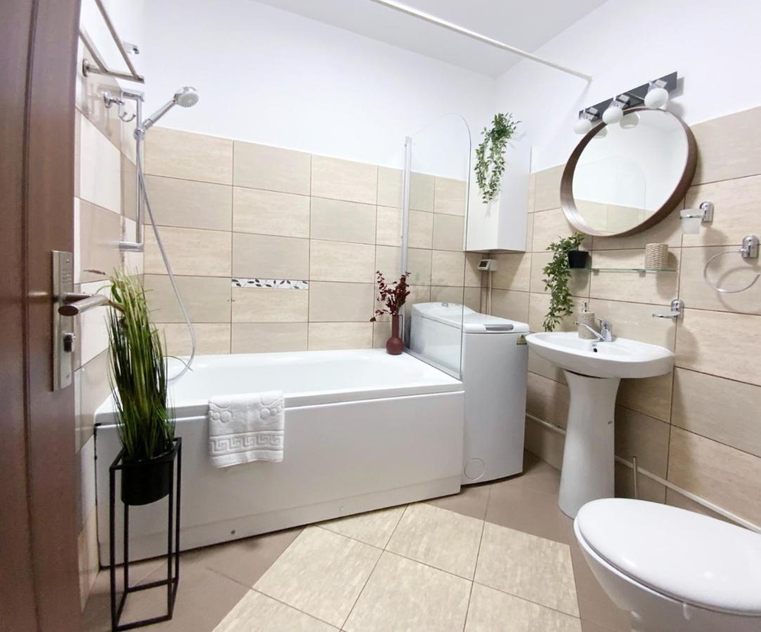 Iulius Loft Apartman Jászvásár Kültér fotó